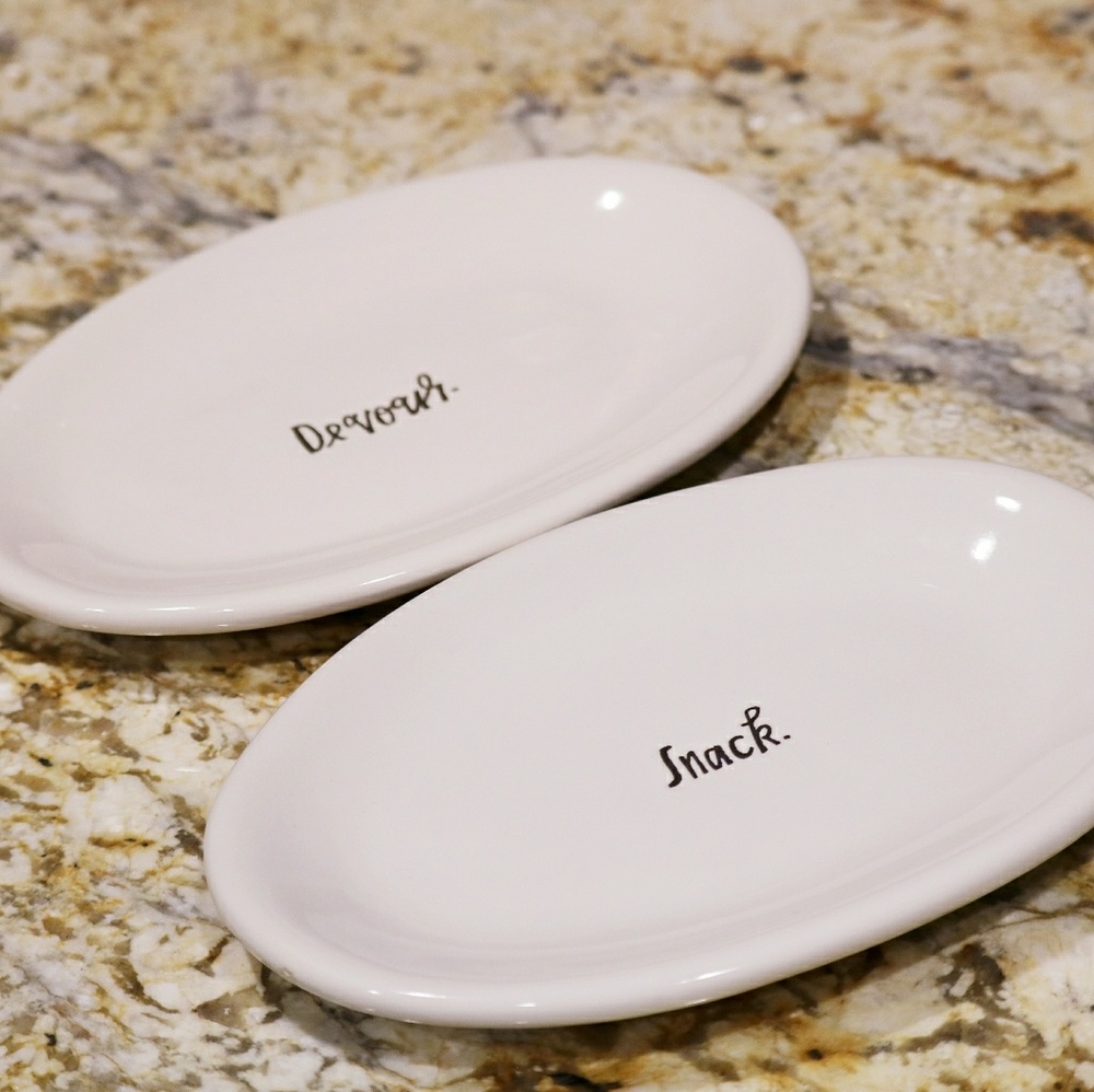 Rae Dunn Plate Set - Devour & Snack